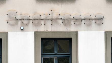 Der Schriftzug „Sparkasse“ an einer früheren Filiale des Geldinstituts an einer Hausfassade. Immer mehr Filialen werden geschlossen. Betroffen sind der ländliche Raum genauso wie die Städte. 