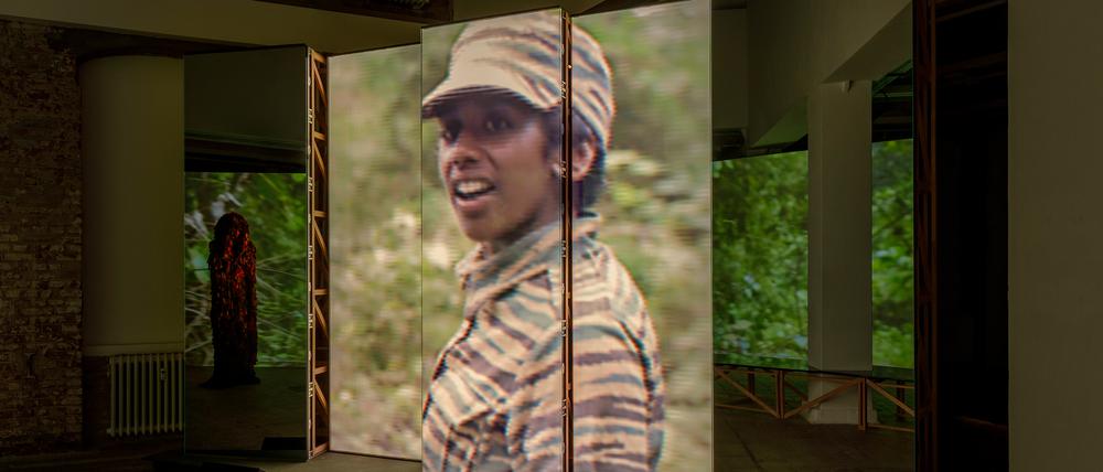 Die Videoinstallation „The Finesse“ von Christopher Kulendran Thomas.