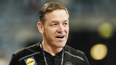 Alfred Gislason vertraut einer Mischung aus Routine und frischem Wind.