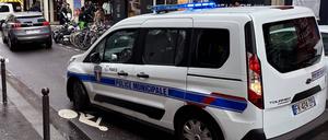 Ein Polizeiauto ist im 10. Bezirk von Paris zu sehen (Symbolbild).