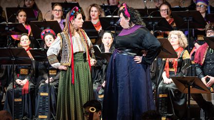 Szene mit Nadine Weissmann und Josefine Mindus