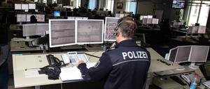 Die Einsatzleitzentrele der Berliner Polizei im Polizeipräsidium am Platz der Luftbrücke.  