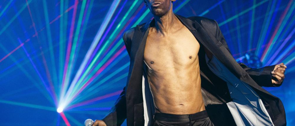 Sänger Maxi Jazz von der britischen Band Faithless trat während des 40. Paleo Festivals auf.