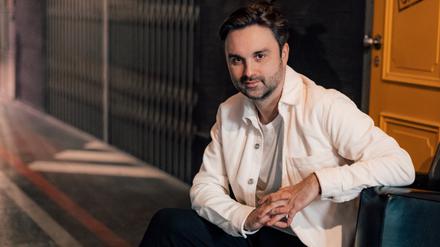 Markus Henrik wurde 1982 in Essen geboren.