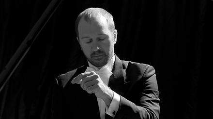 Pietro Massa wurde 1973 in Mailand geboren und ist Wahlberliner.