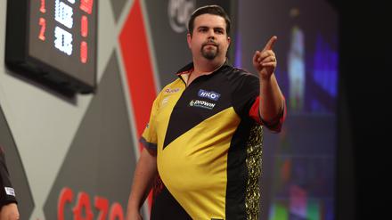 Der 39 Jahre alte Clemens trifft am Dienstag auf Jim Williams aus Wales.