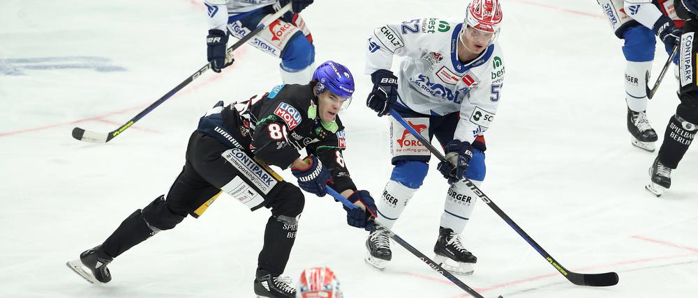 Maximilian Heim (l., hier im Spiel gegen Schwenningen)erzielte gegen Ingolstadt seinen zweiten Treffer.