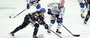 Maximilian Heim (l., hier im Spiel gegen Schwenningen)erzielte gegen Ingolstadt seinen zweiten Treffer.