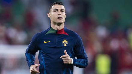 Warmlaufen für Al-Nassr. Cristiano Ronaldo könnte schon bald in Saudi-Arabien spielen.