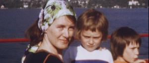 Ethnologin ihrer selbst. Annie Ernaux in einem Urlaubsfilm aus den 1970ern mit ihren zwei Söhnen.