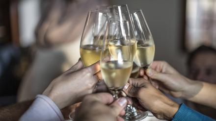 Zur Feier des Jahres. Dezember ist der wichtigste Monat für Sekt-Hersteller.