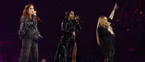 Siobhán Donaghy, Keisha Buchanan und Mutya Buena (von links) beim Londoner Sugababes-Konzert im Dezember 2022.