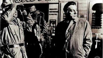 Karl Riemeck wird nicht kommen. Alec Leamas (Richard Burton) wartet vergeblich am Checkpoint Charly.