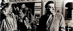 Karl Riemeck wird nicht kommen. Alec Leamas (Richard Burton) wartet vergeblich am Checkpoint Charly. 