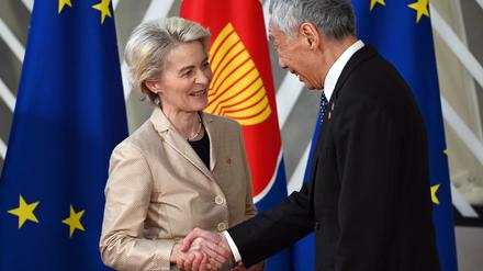 EU-Kommissionspräsidentin von der Leyen mit Singapurs Premierminister Lee Hsien Loong.