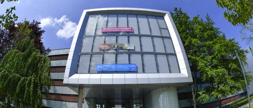 Die BTU Cottbus. Deren Kanzler sieht eine „Detailsteuerung“ des Landes.