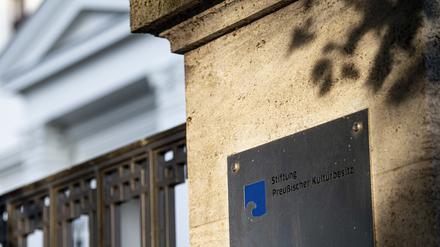 ARCHIV - 15.06.2021, Berlin: Die Villa von der Heydt, Sitz des Präsidenten und der Hauptverwaltung der Stiftung Preußischer Kulturbesitz (SPK). (zu dpa: «Roth will Preußenstiftung neben Louvre und British Museum sehen» und «Preußen-Stiftung soll international mitmischen - mit neuem Namen») Foto: Fabian Sommer/dpa +++ dpa-Bildfunk +++