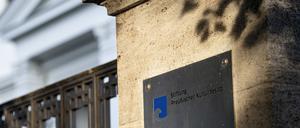 ARCHIV - 15.06.2021, Berlin: Die Villa von der Heydt, Sitz des Präsidenten und der Hauptverwaltung der Stiftung Preußischer Kulturbesitz (SPK). (zu dpa: «Roth will Preußenstiftung neben Louvre und British Museum sehen» und «Preußen-Stiftung soll international mitmischen - mit neuem Namen») Foto: Fabian Sommer/dpa +++ dpa-Bildfunk +++