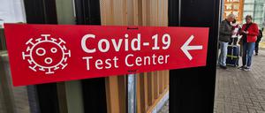 European Airports Covid-19 test center at Charleroi Airport near Brussels, Belgium on October 12, 2022. Brussels Belgium PUBLICATIONxNOTxINxFRA Copyright: xBeataxZawrzelx originalFilename: zawrzel-european221012_npfvj.jpg 