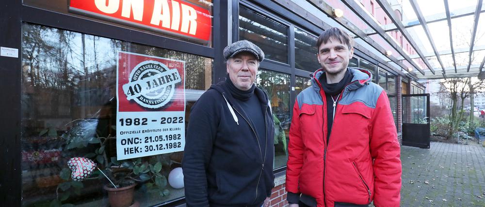 Jürgen Knape und Jens Krahmer vom Vorstand des Trägervereins des Hanns-Eisler-Klubs Breitband e.V.