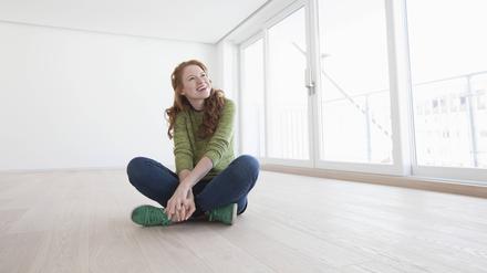 Young house-hunting woman viewing modern flat model released Symbolfoto property released PUBLICATIONxINxGERxSUIxAUTxHUNxONLY RBF002771
Young House Hunting Woman VIEWING Modern Flat Model released Symbolic image Property released PUBLICATIONxINxGERxSUIxAUTxHUNxONLY RBF002771