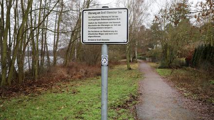 Der Uferweg am Groß Glienicker See ist seit Jahren an manchen Stellen gesperrt. 