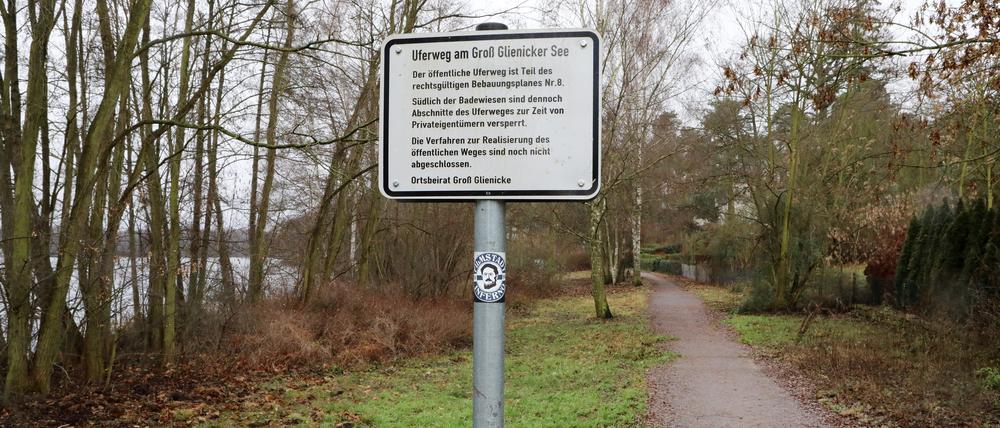 Der Uferweg am Groß Glienicker See ist seit Jahren an manchen Stellen gesperrt. 