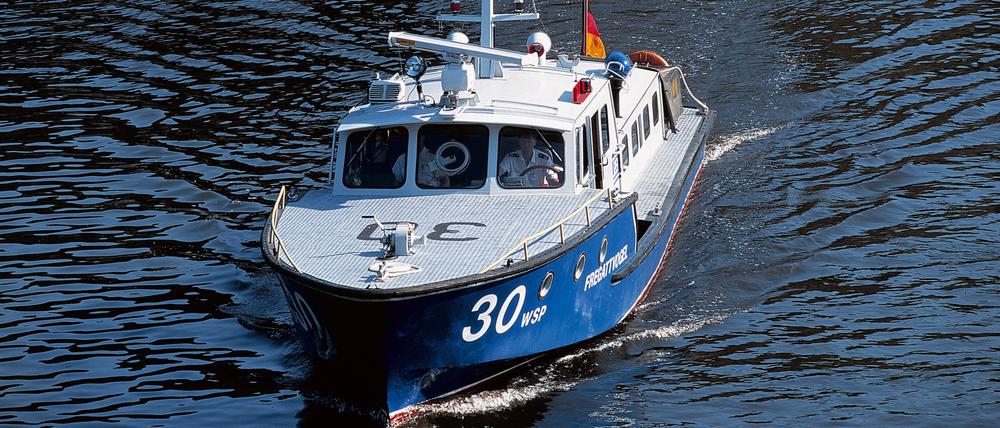 Deutschland, Berlin, Bezirk Zehlendorf, Havel, Wasserschutzpolizei, Im Westen bildet die Havel eine Seenkette, die sich durch den Grunewald zieht. Foto: Photonet
