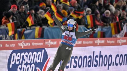 Halvor Egner Granerud sicherte sich in Oberstdorf den Auftaktsieg.