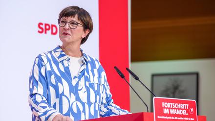 News Bilder des Tages Berlin, Deutschland 12. Dezember 2022: Pressekonferenz - Jahresabschluss der SPD Im Bild: Saskia Esken SPD Willy-Brandt-Haus Berlin *** Berlin, Germany 12 December 2022 press conference annual accounts of the SPD In the picture Saskia Esken SPD Willy Brandt House Berlin Copyright: xFotostandx/xReuhlx