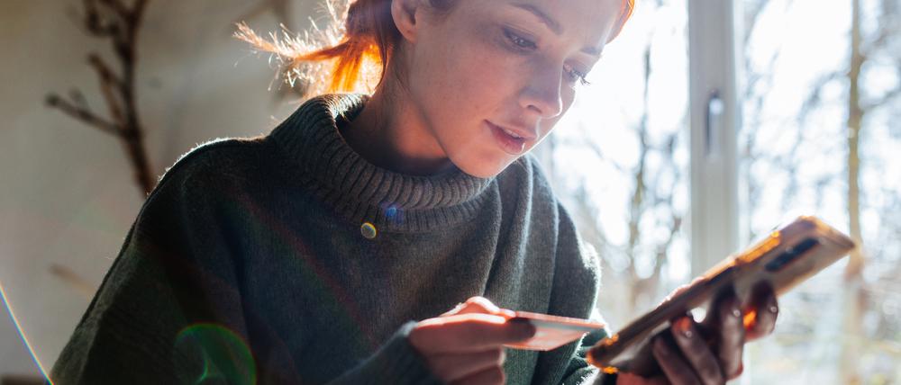 Mit der Girocard den Online-Einkauf bezahlen: Das wird mit den neuen Karten möglich sein.