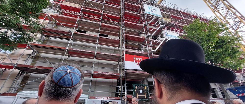 Richtfest für den Bau der Synagoge der Jüdischen Gemeinde Potsdam in der Schloßstraße Potsdam