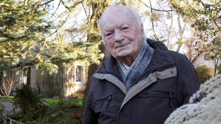 Konrad Näser, 88 ist Gärtner und Wetterbeobachter aus Potsdam. 