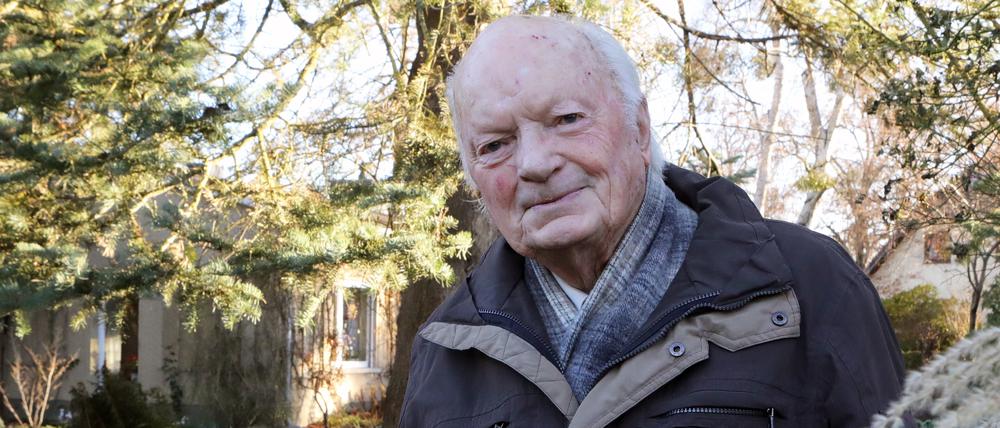 Konrad Näser, 88 ist Gärtner und Wetterbeobachter aus Potsdam.