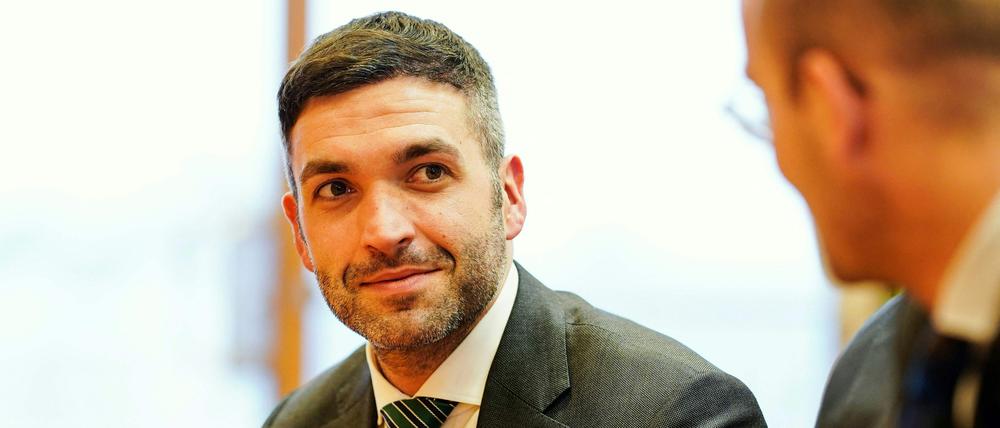 Konstantin Kuhle findet die Aussagen der SPD passen nicht zu ihrer früheren Politik