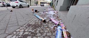 Was übrig bleibt: Silvestermüll in der Zeppelinstraße. 