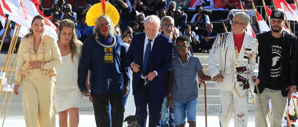 Brasiliens Präsident Luiz Inacio Lula da Silva (4. v.l.) bei seiner Amtseinführung.