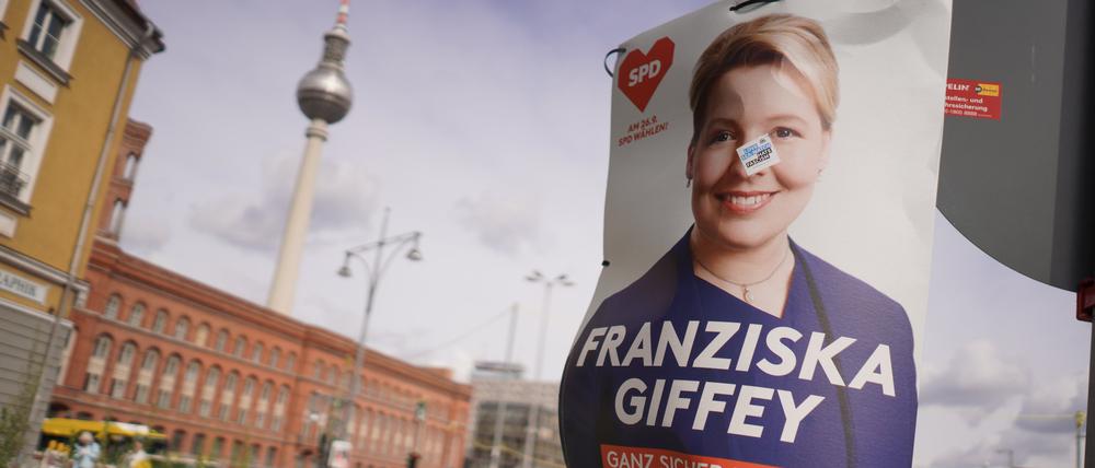 Reicht es für Franziska Giffey und Schwarz-Rot? Das hängt von der Entscheidung der SPD-Mitglieder ab.