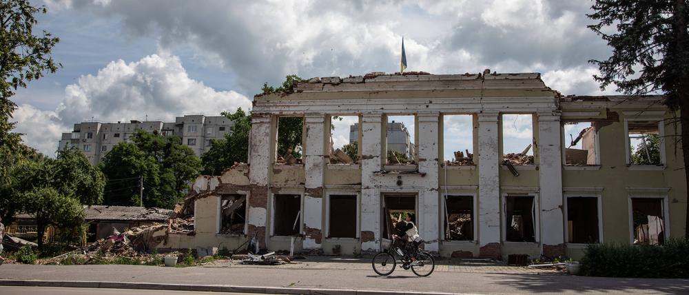 Ruinen der Stadtverwaltung von Ochtyrka in der Region Sumy (Symbolbild)