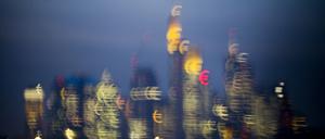Die Kontoführungsgebühren bei Banken und Sparkassen werden vielerorts teurer – doch dafür braucht es die Zustimmung der Kunden.