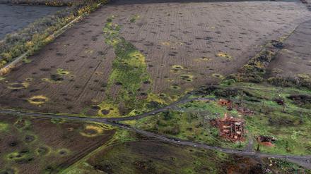 Blick auf die Kraterlandschaft in Charkiw.