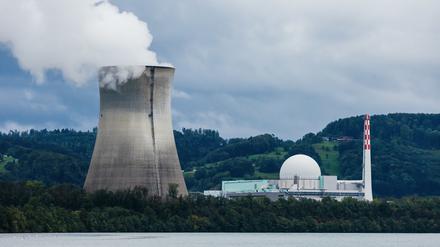 Baden-Württemberg, Waldshut-Tiengen: Das Atomkraftwerk Leibstadt im gleichnamigen Ort im Kanton Aargau ist vom deutschen Waldshut-Tiengen aus zu sehen.