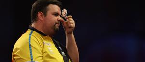 Der deutsche Dartsspieler Gabriel Clemens