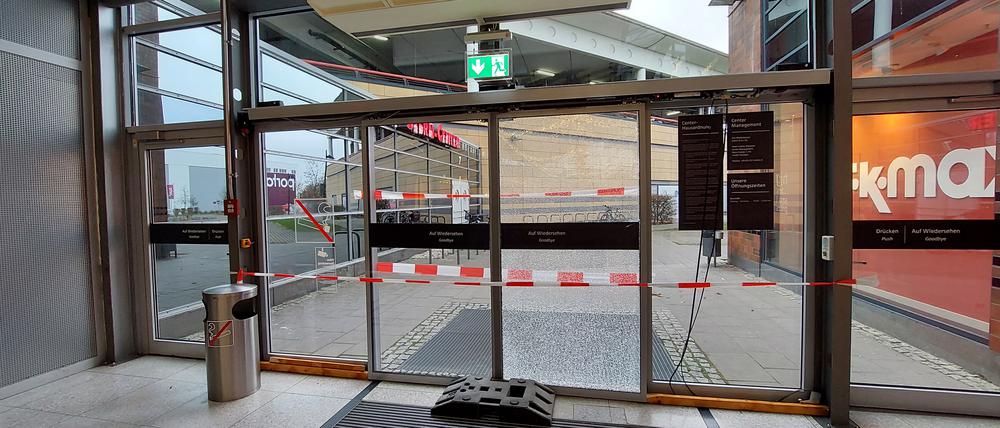 Mit einem gestohlenen Auto verschafften sich die Kriminellen Zugang zum Stern-Center.