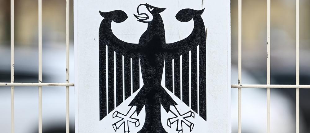 PRODUKTION - 14.12.2022, Sachsen-Anhalt, Halle (Saale): Ein Schild der Bundesagentur für Arbeit, Regionaldirektion Sachsen-Anhalt-Thüringen, am Standort Halle. (Zu dpa "Mehr Arbeitslose und Beschäftigte 2023") Foto: Heiko Rebsch/dpa +++ dpa-Bildfunk +++
