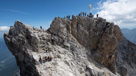 Die Zugspitze besteigt der Autor mit Felix Neureuther.