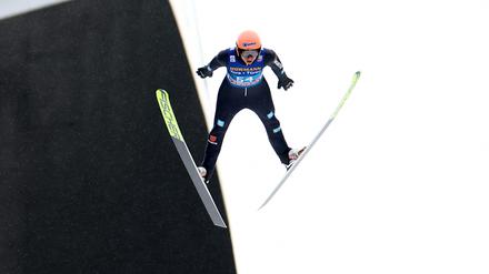 Karl Geiger beim Sprung in Bergisel. 