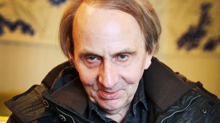 Achtung, hier sinnt einer über seine nächste Gemeinheit nach. Der Schriftsteller Michel Houllebecq.