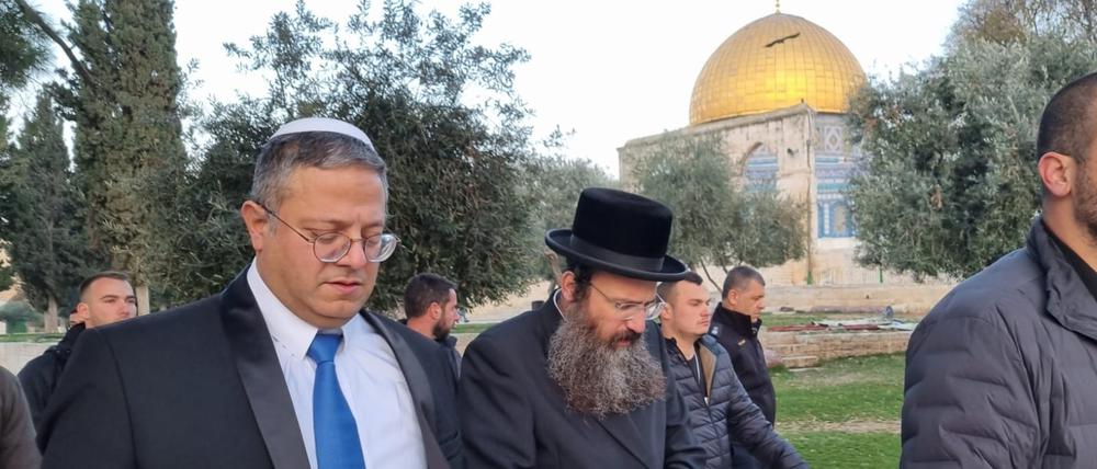 Vor Ort und gleich auf Twitter. Dieses Foto hat der israelische Minister für nationale Sicherheit Itamar Ben-Gvir (links) am Dienstag in den sozialen Medien veröffentlicht.