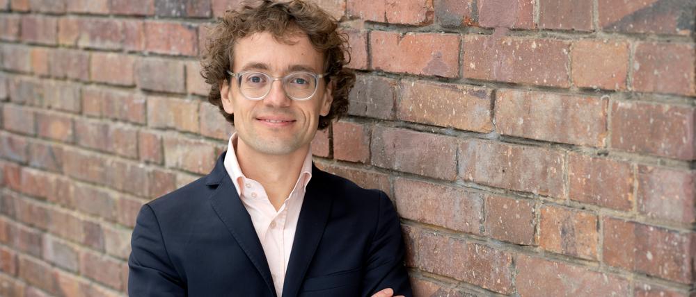 Simon Meier-Vieracker, 40, ist ein deutscher Sprachwissenschaftler mit den Forschungsschwerpunkten Korpus-, Diskurs- und Medienlinguistik. Seit 2020 ist er Professor für Angewandte Linguistik an der Technischen Universität Dresden.